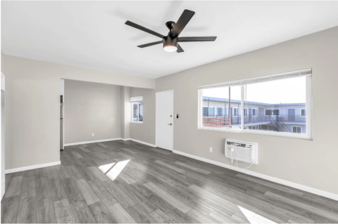 Floor plan for 2 beds, 1 bath, 900 sqft